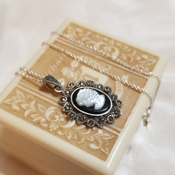 CAMEO VINTAGE Onyx MOP Sterling Necklace - Picture 3 of 6